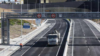 Transurban says shift to per-kilometre charging on Australian roads should start now