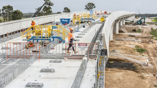 The viaduct will extend for 3.5 kilometres from Luddenham to Orchard Hills.