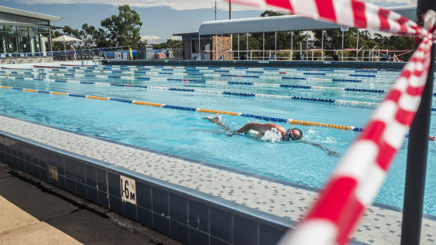 The COVID-19 restrictions on outdoor swimming pools have been criticised by Fairfield City mayor Frank Carbone.