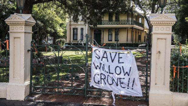 The CFMEU says it will put "bodies in front of machinery" to protect historic Willow Grove.
