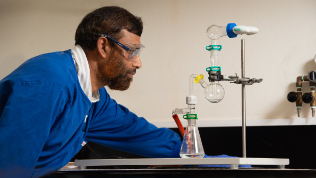 Dr Nazrul Islam is researching a lung cancer treatment of inhaling chemotherapy via chitosan nanoparticles. 