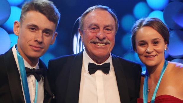 John Newcombe with Ashleigh Barty and Alex de Minaur. 