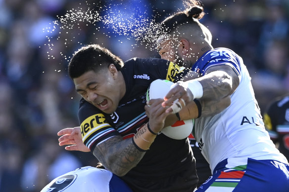 Sparks fly between Moses Leota and Addin Fonua-Blake.