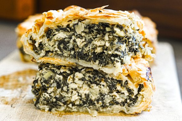 Spanakopita with puff pastry and halloumi.