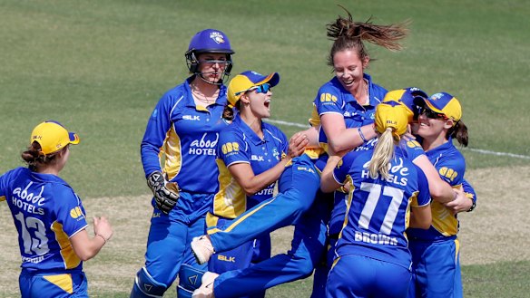 The Meteors are off the mark.