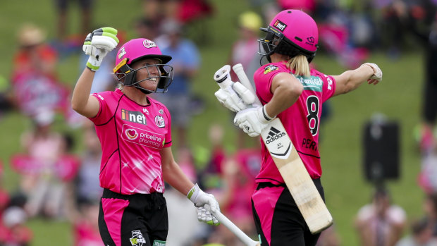 Alyssa Healy and Ellyse Perry react after winning the super over.