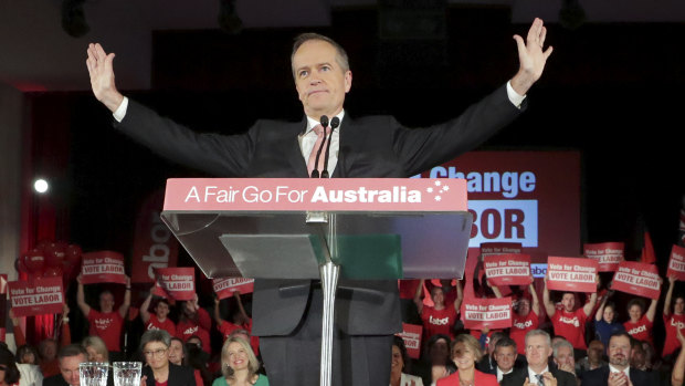 Opposition leader Bill Shorten urged supporters to "vote for change" during a rally on Thursday. 