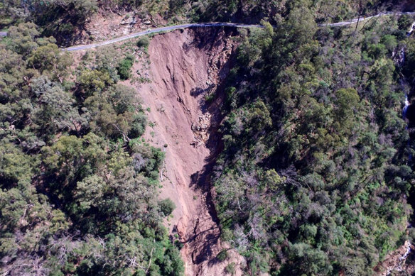 A landslip at the Five Mile Hill section of Jenolan Caves Road.