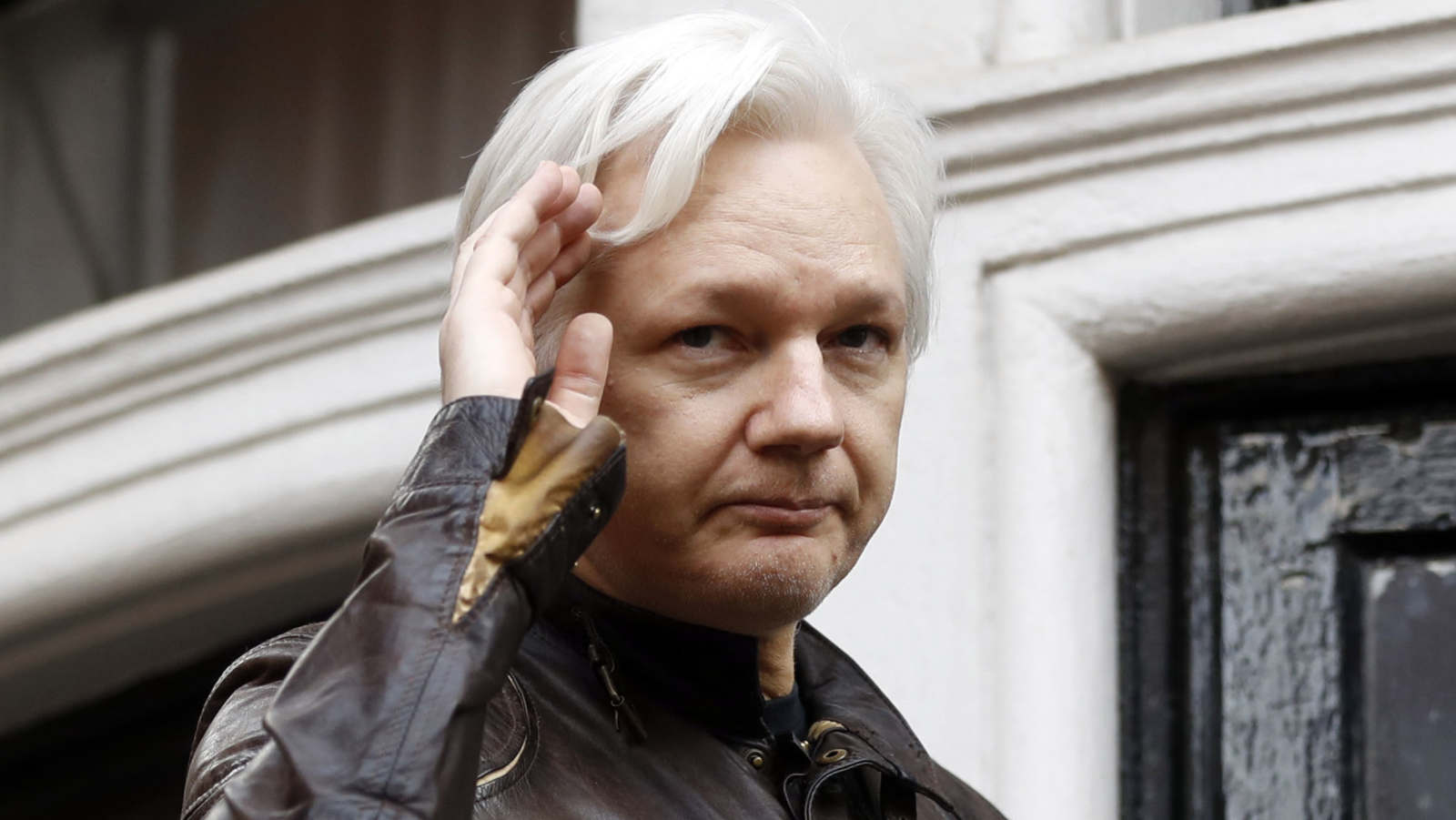 Fugitive Wikileaks founder Julian Assange has been issued with a new Australian passport.