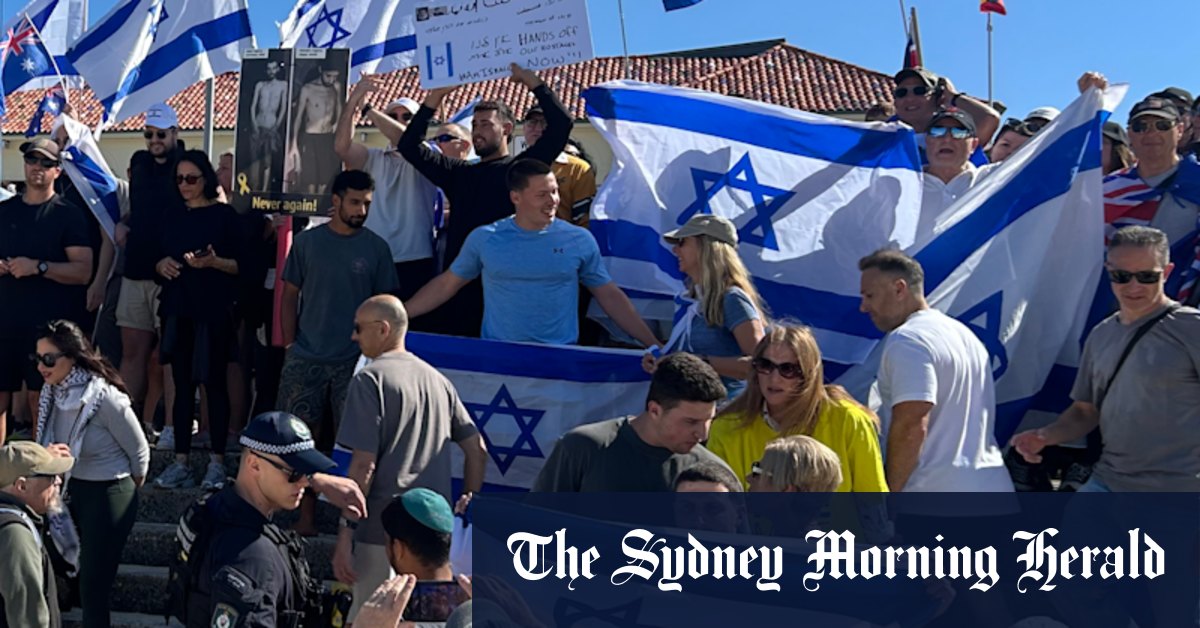 Tense stand-off at Bondi Beach between Palestine, Israel protesters