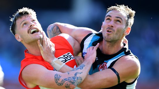 ADELAIDE, AUSTRALIA - JUNE 18: Peter Ladhams of the Swans rucks against Jeremy Finlayson of Port Adelaide during the round 14 AFL match between the Port Adelaide Power and the Sydney Swans at Adelaide Oval on June 18, 2022 in Adelaide, Australia. (Photo by Mark Brake/Getty Images)