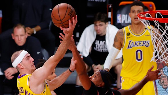 Laker Alex Caruso drives to the basket.