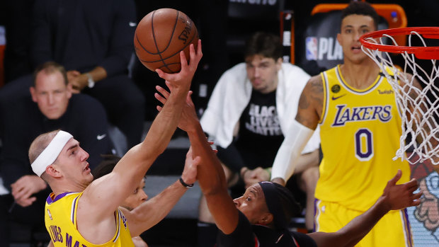 Laker Alex Caruso drives to the basket.