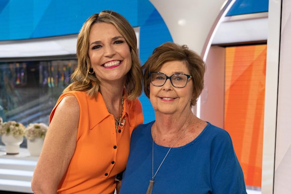 Savannah Guthrie e sua madre, Nancy Guthrie, nello show Today della NBC ambientato nel 2023.