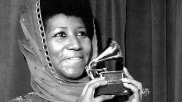 Aretha Franklin with her 1975 Grammy Award for Best Female R&B Vocal Performance.