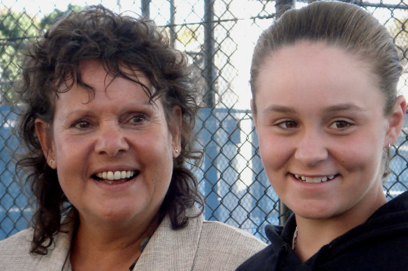 No.1s: Ashleigh Barty, right, with her idol and tennis great Evonne Goolagong Cawley in 2011.