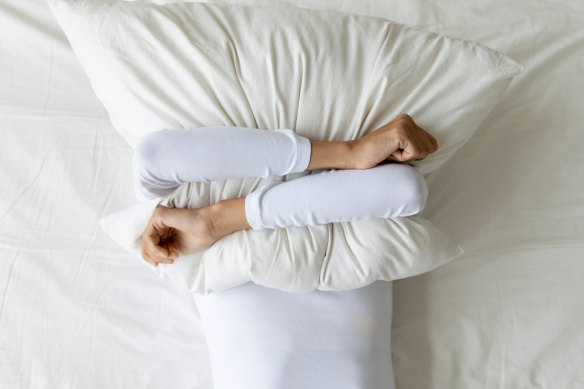 The relationship between our diet and our sleep is closely linked. 