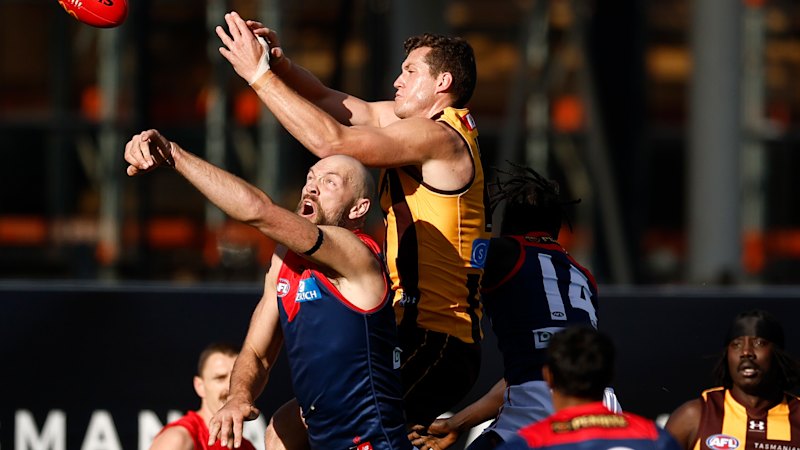 AFL LIVE: Dees strike early as Mraz, Hill make debuts for Hawks