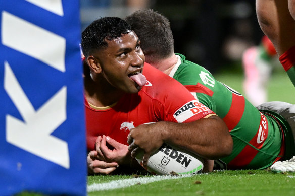 Tevita Pangai Junior scores for the Dolphins against the Rabbitohs.