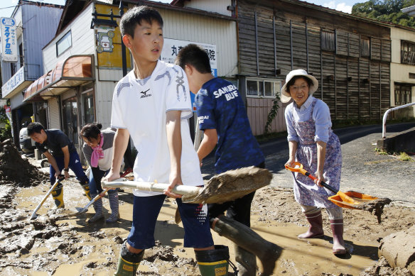 People start cleaning up in Marumori, Miyagi Prefecture, on Sunday.