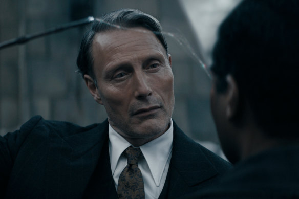 Mads Mikkelsen replaces Johnny Depp as Gellert Grindelwald