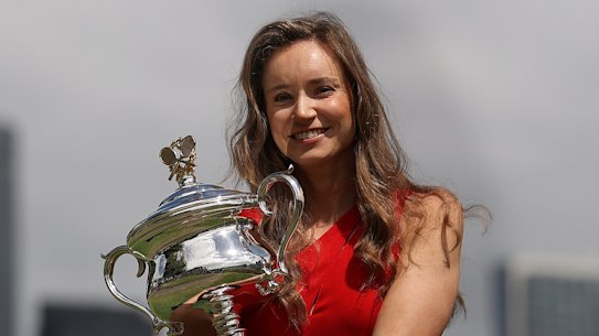 Elena Rybakina poses with the Daphne Akhurst Memorial Cup after winning the Women’s Singles Final.