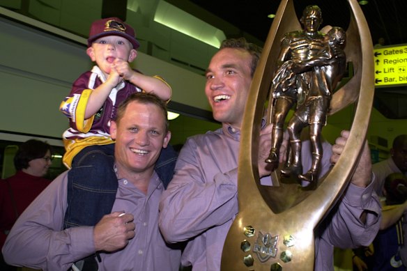 Kevin Walters and Gorden Tallis celebrate the Broncos' grand final victory in 2000.