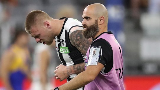 Jordan De Goey of the Magpies leaves the field under the blood rule on Friday night.