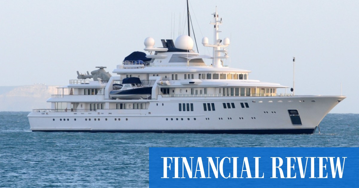 Lachlan Murdoch bids for Paul Allen’s superyacht