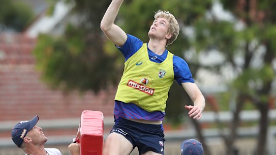 Bulldog Tim English will not play on Friday because of a concussion.