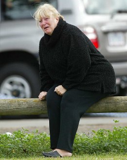 An anguished Moran at the scene of her son Jason’s murder in 2003.