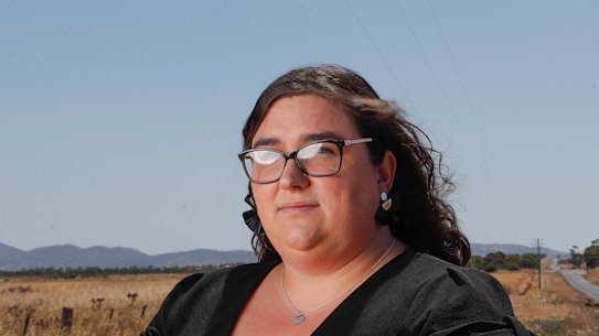 Melinda Dine's mother was killed in a crash near Stawell. Ms Dine now volunteers with a service that helps victims of road trauma.
