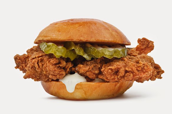 The “proper sandwich” with chicken, Acide pickles and buttermilk ranch.