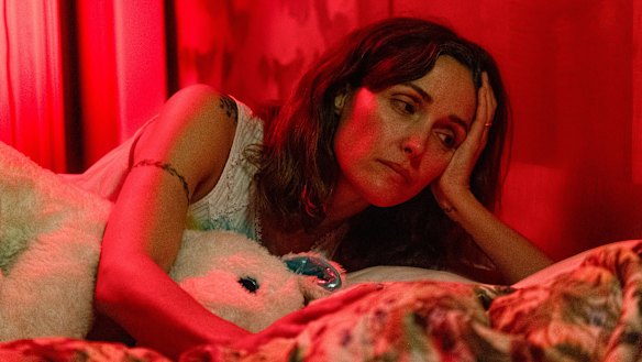 Rose Byrne: If I Had Legs I'd Kick You