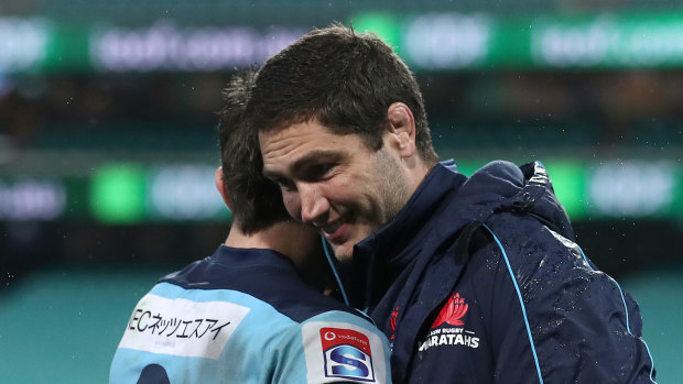 Jack Dempsey of the Waratahs hugs Rob Simmons of the Waratahs during the round six Super Rugby AU match between the Waratahs and the Reds at Sydney Cricket Ground on August 08, 2020 in Sydney, Australia. 
