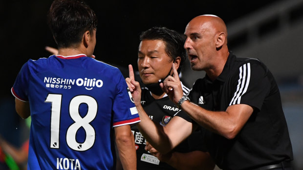 Kevin Muscat giving pitch-side instructions as coach of Yokohama F.Marinos in the J-League.