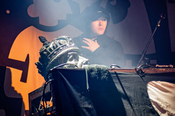 The head stolen from a statue of King George V has reappeared onstage at a Kneecap gig in Melbourne.