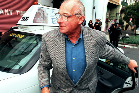 Roger Rogerson leaving the ICAC in 1999 after getting into someone else’s pre-booked cab.