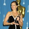 Julia Roberts wearing Valentino at the 2001 Academy Awards.