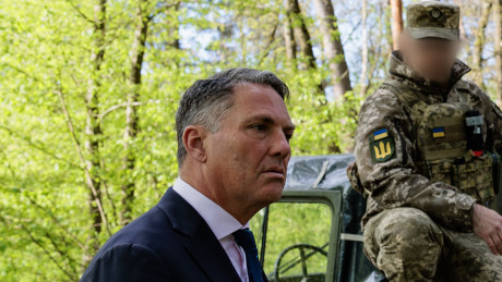 Defence Minister Richard Marles visits Ukrainian troops at a training facility near Lviv, near the Polish border on Saturday.