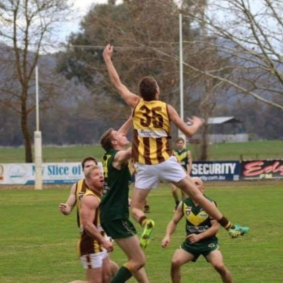 Ash Johnson flies for North Wangaratta in 2017.