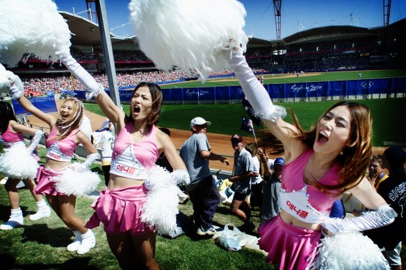 Korean cheerleaders at Sydney 2000.