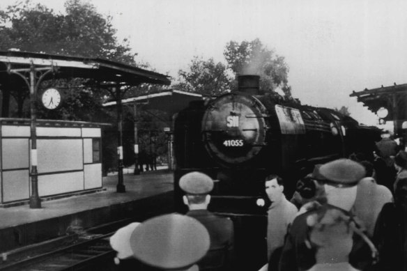 The first train from the Western Zone enters Charlottenburg Station in Berlin after the blockade was lifted.