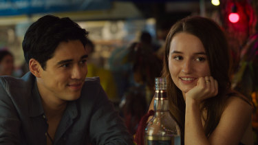 Planning an impulsive marriage: Gede (Maxime Bouttier) and Lily (Kaitlyn Dever) in Ticket to Paradise.