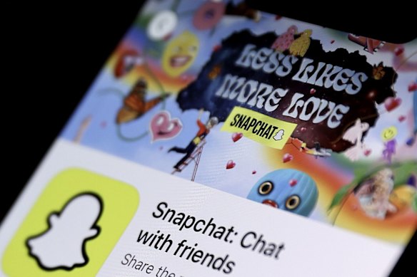 Snapchat ha sido acusada de no impedir que los usuarios menores de edad reclamaran sus cuentas suspendidas.