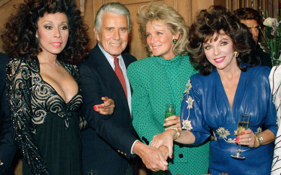 Dynasty's Diahann Carroll, John Forsythe, Linda Evans and Joan Collins cut a cake to commemorate 150 episodes in 1986.