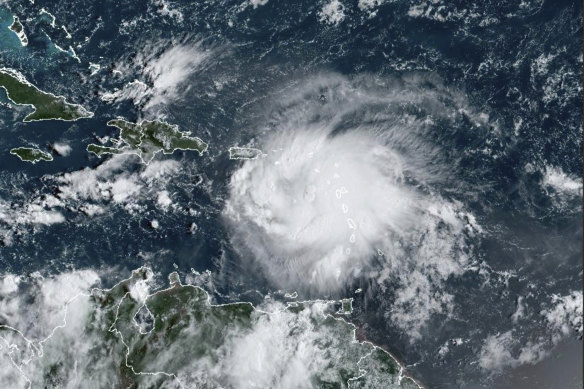 Cumartesi günü Karayipler'de Tropik Fırtına Fiona.