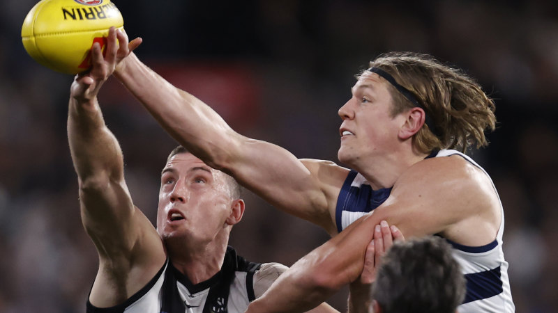 AFL 2024 round 18 LIVE updates: De Koning embraces ruck role as Magpies boost pressure on Cats