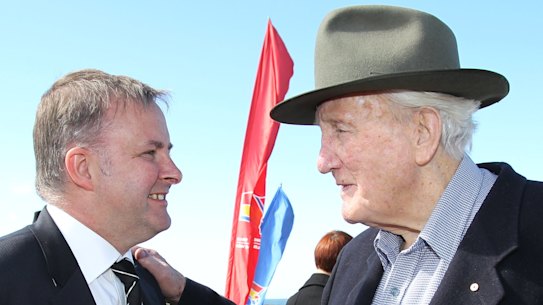 Anthony Albanese with the late Labor politician Tom Uren in 2010.