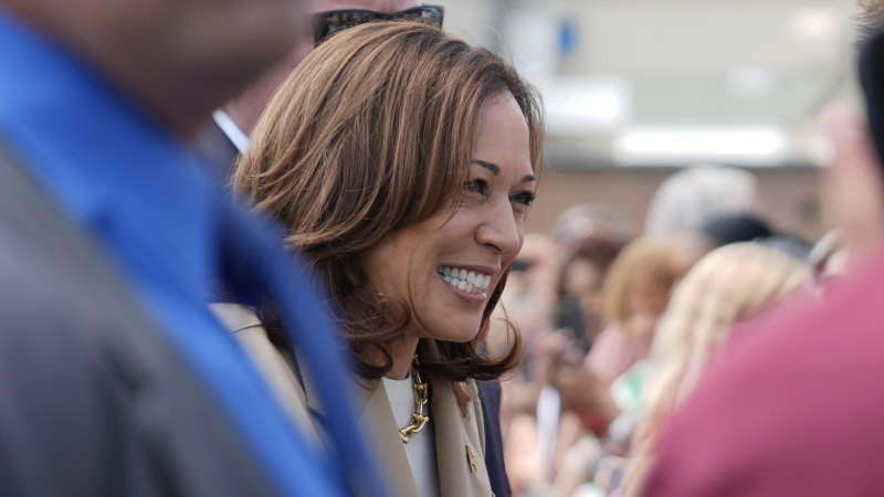 Harris brings in record $305 million in her first week of White House campaign